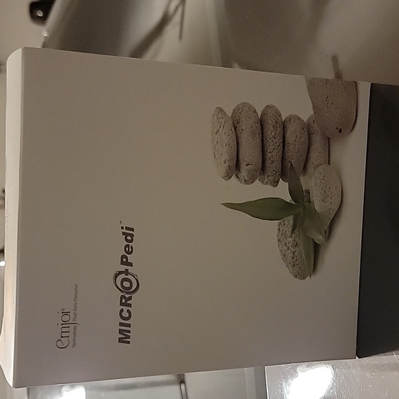New - Emjoi Micro-Pedi with Extended Handle and 4 Rollers and Brush(White) - Picture 1 of 6